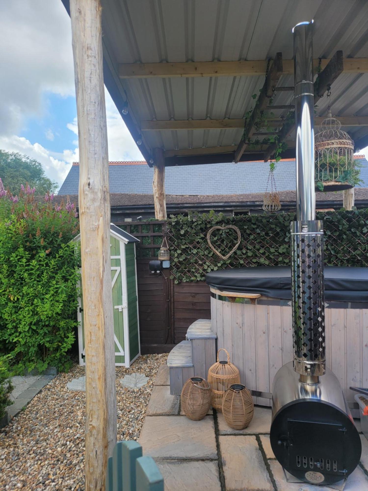 Birch Cottage With Private Wood Fire Hot Tub Harrietsham Zewnętrze zdjęcie